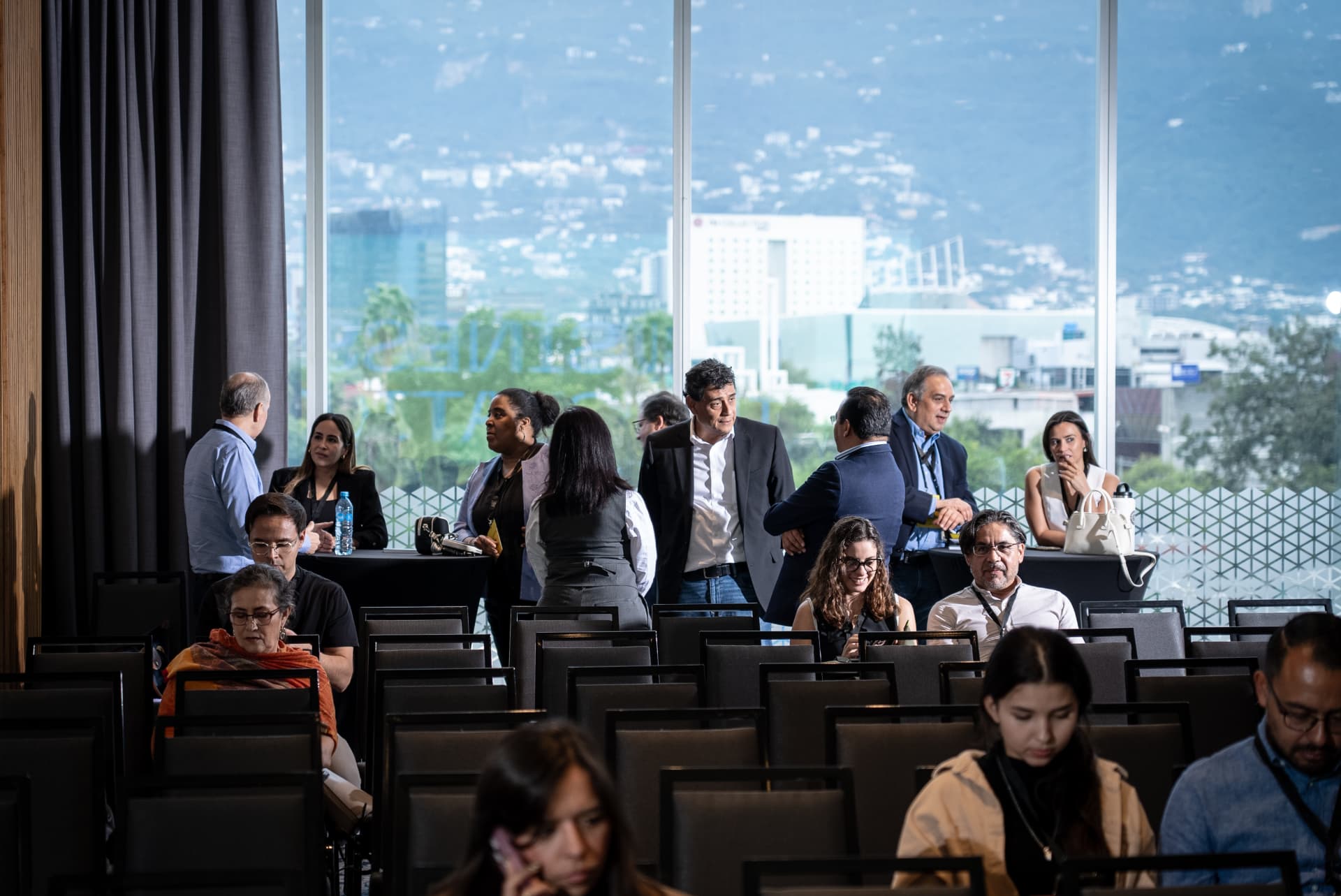 Asistentes con vista a la ciudad en una edición previa